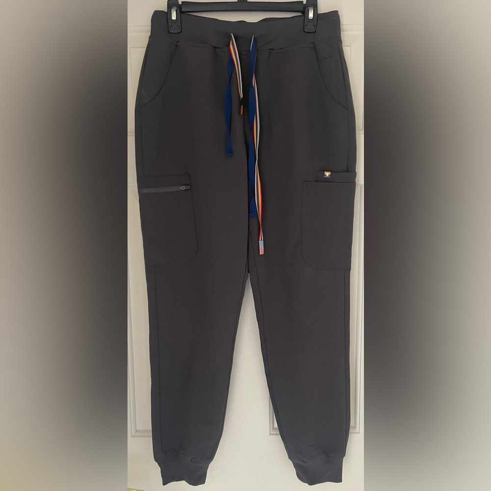 FIGS Zamora Jogger Scrub Pants size M petite charcoal
